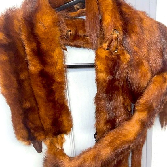 Mink Shawl gorgeous FUR purchased from the people who help keep the foxes alive - Picture 4 of 10